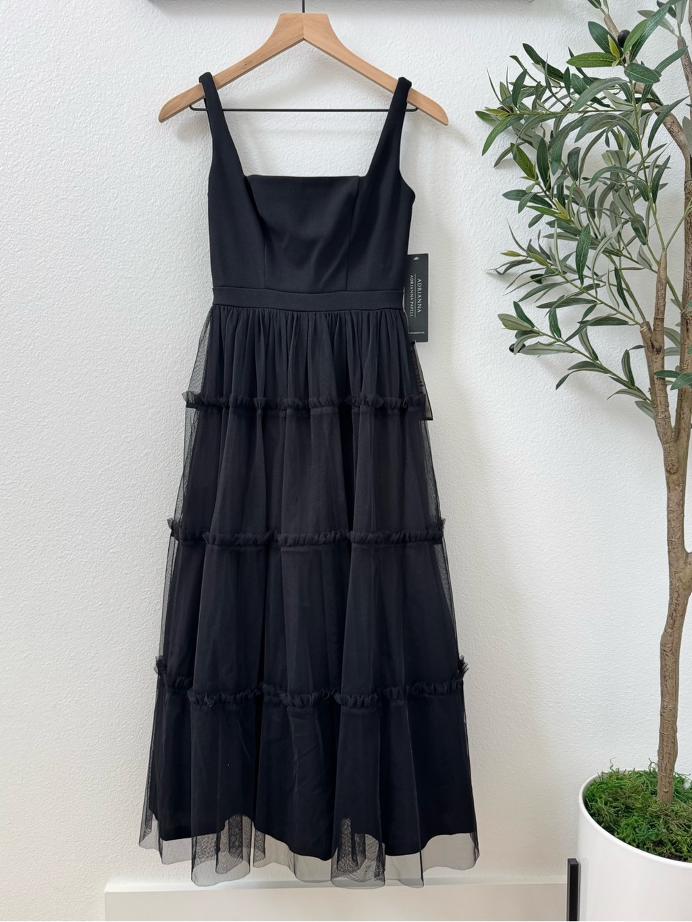 NWT Adrianna Papell Black Tiered Tulle Midi Dress Size 2